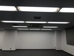 オフェイスビルのLED照明・非常照明を交換しました。